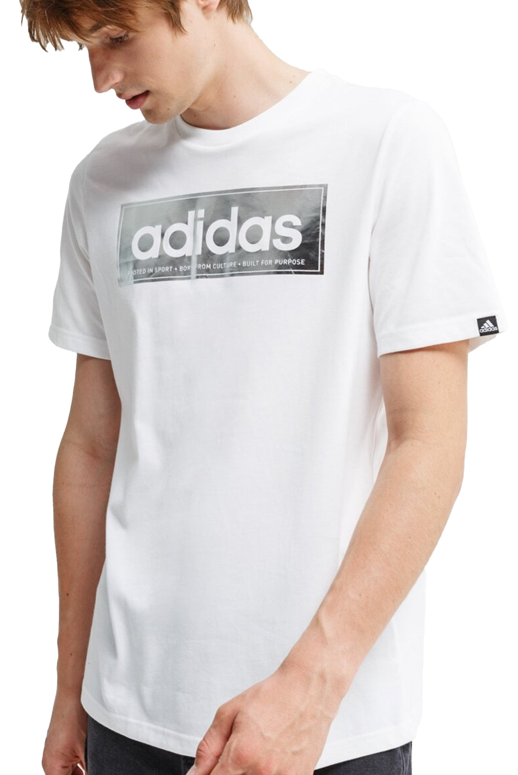 Tee shirt à gros logo effet brillant - Adidas. Couleur: BLANC. Coupe: droite. Col: rond. Manches: courtes. Matière: 30% 70% Polyester, Coton. Entretien: Lavage en machine. Conseil: prenez votre taille habituelle.